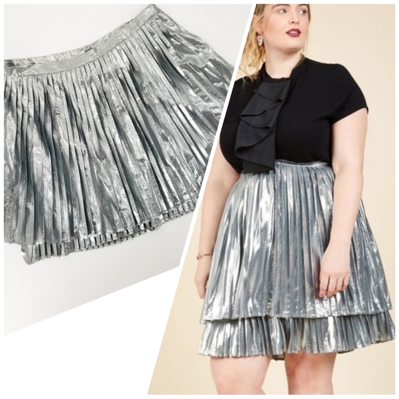 Modcloth Dresses & Skirts - Modcloth Intuitive Impact Silver Mini Skirt